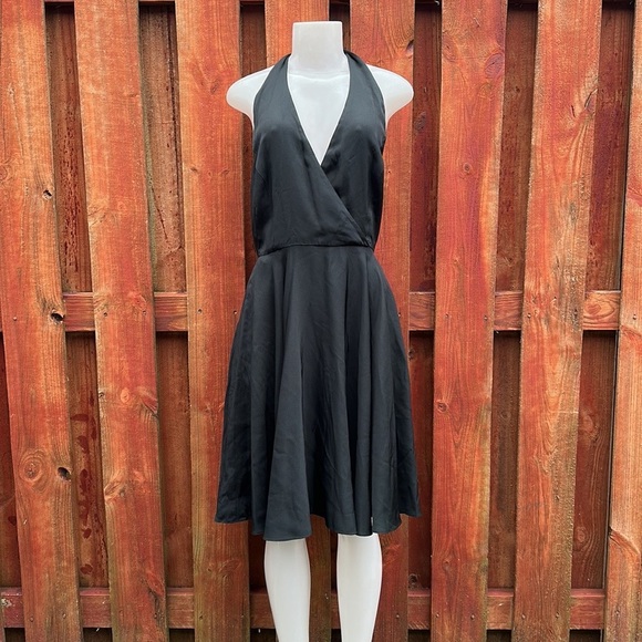 Elegant Black Halter Dress Size 12 %100 Silk Open Back - Picture 2 of 11